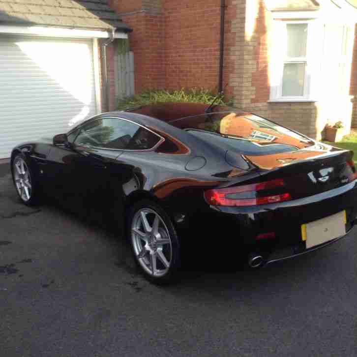 Aston Martin Vantage V8 - GR8 & VERY LOW MLG - FULL AM SERVICE HISTORY - COUPE