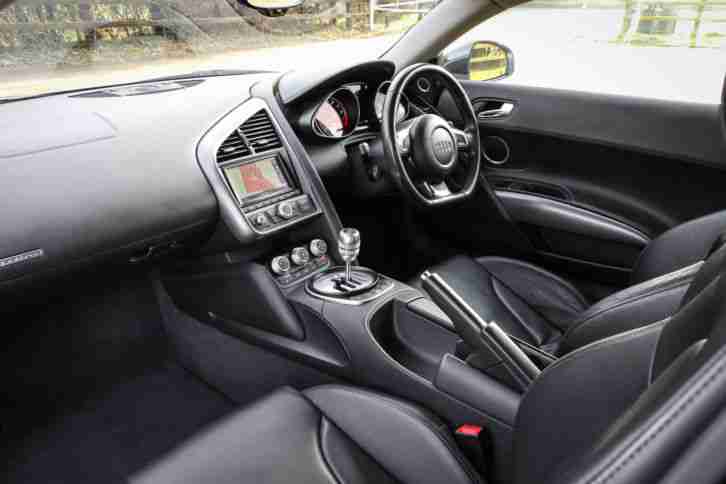 Audi R8 V10 5.2 FSI with Manual Gearbox, Full Audi History, Audi Warranty