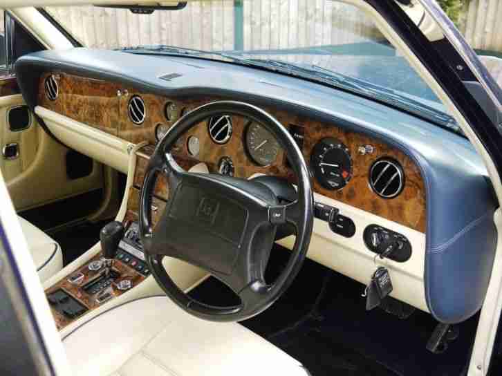 BENTLEY TURBO R (96 MODEL) SWB. Peacock with Magnolia piped. Stunning!