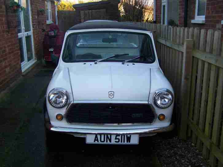 CLASSIC RESTORED MINI PICK UP 1981