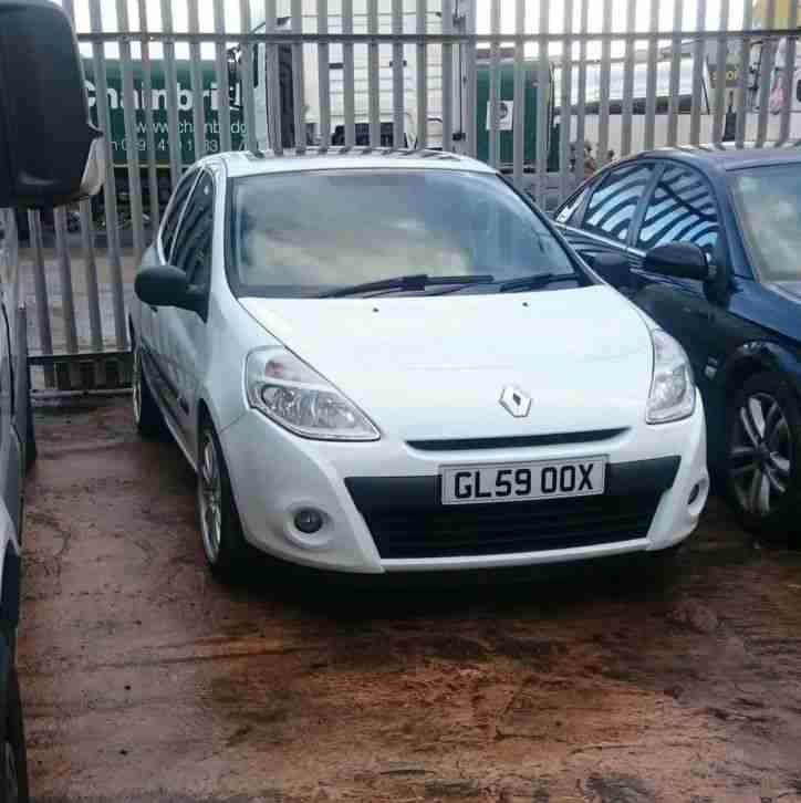 CLIO .. 1.2 petrol, white, 20th anniversary edition, MUST SEE