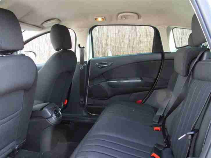 Chrysler Delta Hatchback 1.4 M-Air SE 5dr Petrol Manual