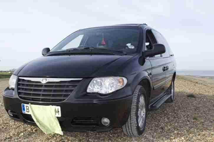 Chrysler Grand Voyager 2.8 CRD LX Auto 2004 face lift black. FSH New MOT.