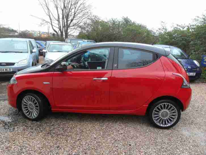 Chrysler Ypsilon 1.2 ( 69bhp ) ( s/s ) Black&Red