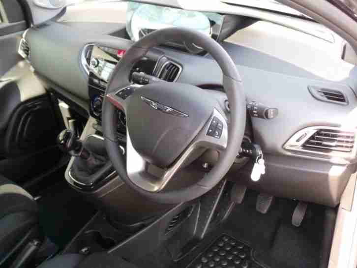 Chrysler Ypsilon 1.2 Gold 5Dr - DELIVERY MILES - Volcan