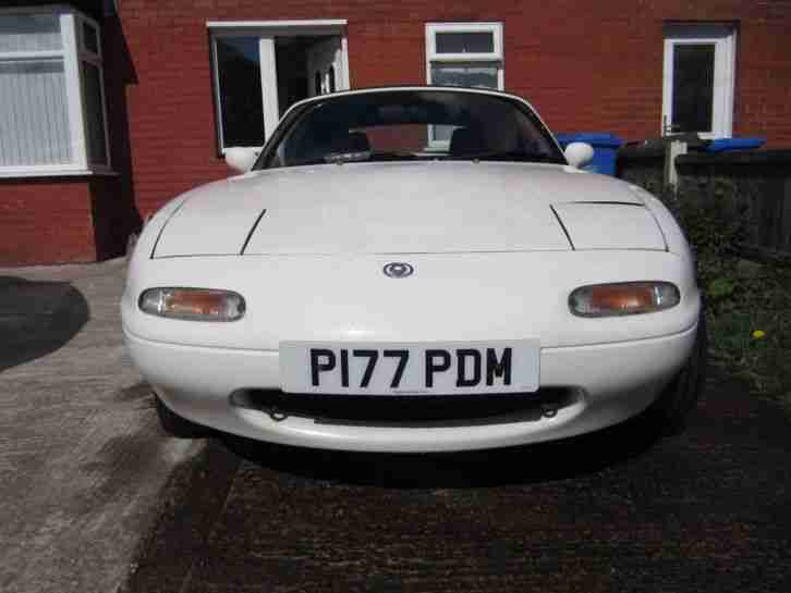 Classic Sports Car 1997 Mk1 Mazda MX5 1.6 White Manual Convertible Pop up Lights