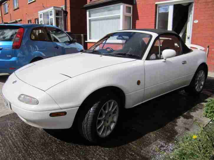 Classic Sports Car 1997 Mk1 Mazda MX5 1.6 White Manual Convertible Pop-up Lights