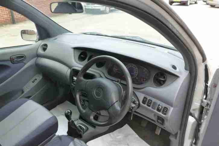 Daihatsu YRV 1.3 ( Premium Pack & Glass Roof )