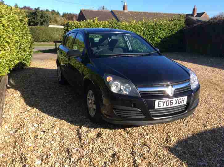 EY06 XGH VAUXHALL ASTRA 1.6 DIESEL BLACK DRIVES WELL, HIGH MILES
