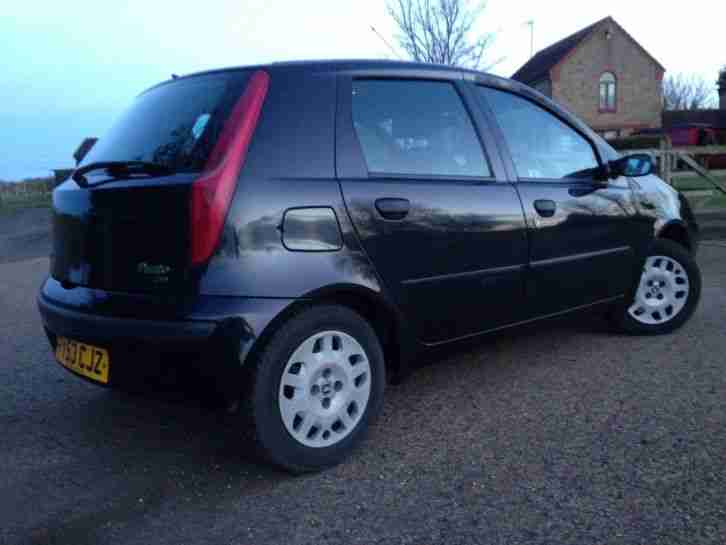 FIAT PUNTO DYNAMIC JTD BLACK( 53 plate) 70 Miles per gallon 5 door excellent co