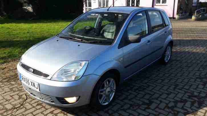 FORD FIESTA ZETEC GHIA - TOP SPEC- SUPERB EXAMPLE