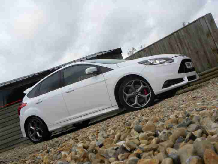 FORD FOCUS 2.0 T ST 2 STYLE PACK STUNNING CAR!!
