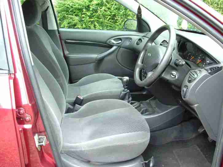  FORD FOCUS GHIA TDCI RED 2002