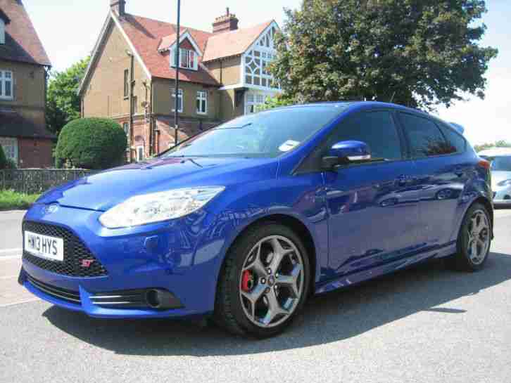 FOCUS ST 3 2.5 TURBO IN PERFORMANCE BLUE
