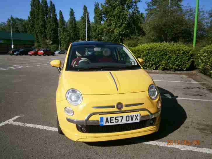 Ffiat 500 Lounge Sport 1.4L Full Skirts, red leather seats