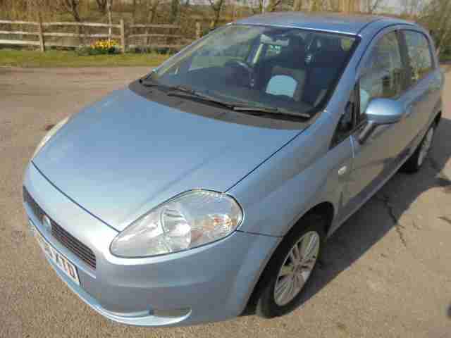 Fiat Punto Punto 1.4 Dynamic 5dr SERVICE HISTORY