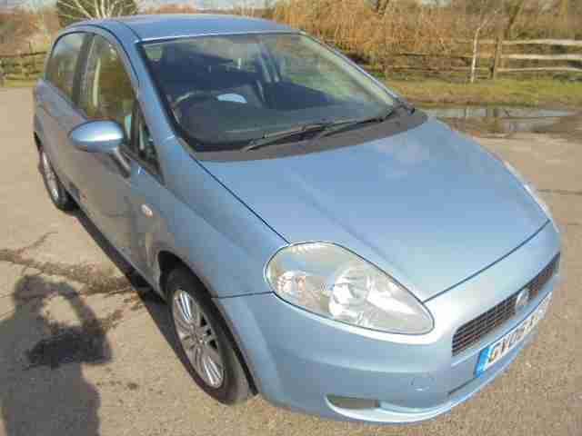 Fiat Punto Punto 1.4 Dynamic 5dr SERVICE HISTORY