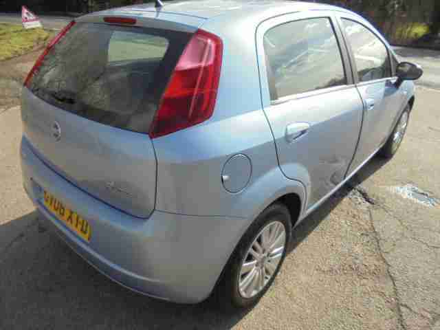 Fiat Punto Punto 1.4 Dynamic 5dr SERVICE HISTORY