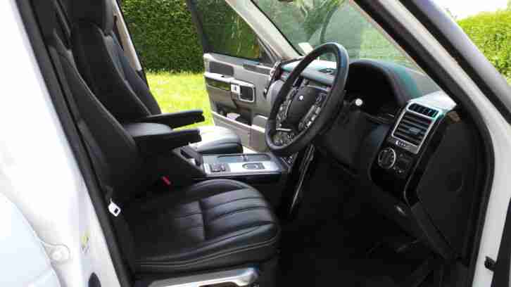 HIGH SPEC RANGE ROVER VOGUE 4.4 TDV8 SE- ONLY 7000 MILES -DYNAMIC BODY PACK
