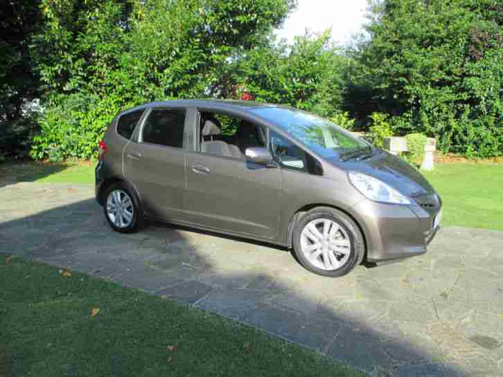 HONDA JAZZ ES+ I-VTEC,TRANSFERABLE,5 YEAR HONDA SERVICE PLAN INCLUDED