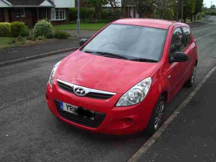 HYUNDAI i20, 2011 (11 reg),23,000 miles, FSH, MOT & Service to 29/03/16, £30 tax