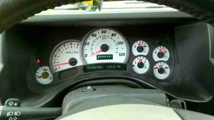 Hummer h2 2002 ,only 13000 miles.6.0 v8 , yellow.