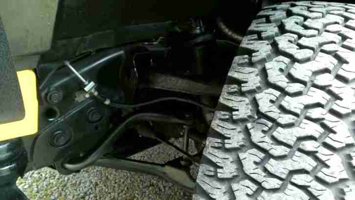 Hummer h2 2002 ,only 13000 miles.6.0 v8 , yellow.