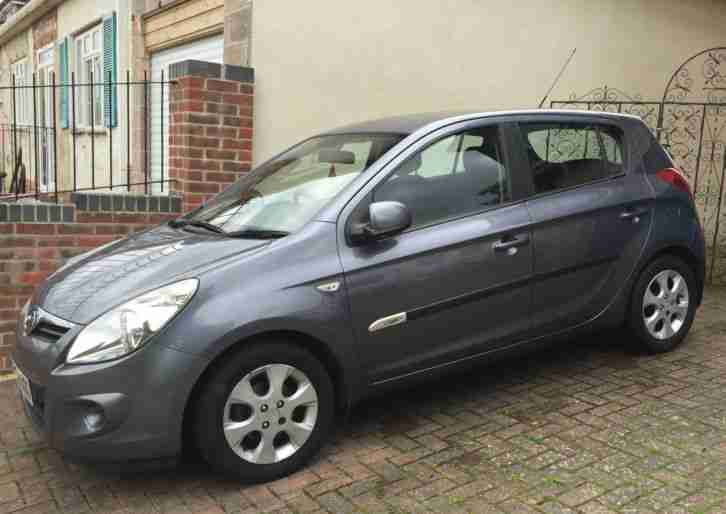 Hyundai i20 Comfort in Grey. 2009 (59 plate) Excellent condition
