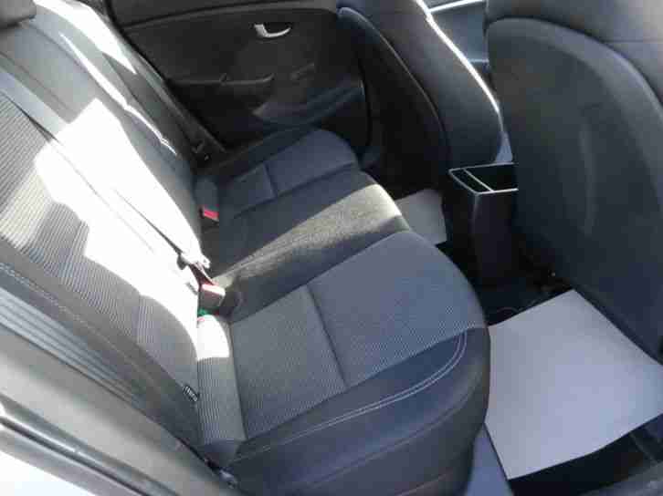 Hyundai i30 1.6CRDi 110ps Blue-Drive ISG Classic SILVER FREE ROAD TAX