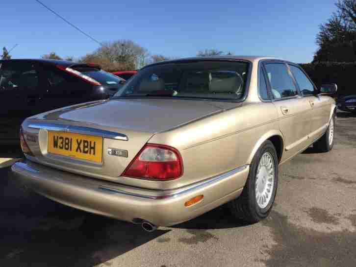 JAGUAR XJ XJ8 3.2 V8, Gold, Auto, Petrol, 2000