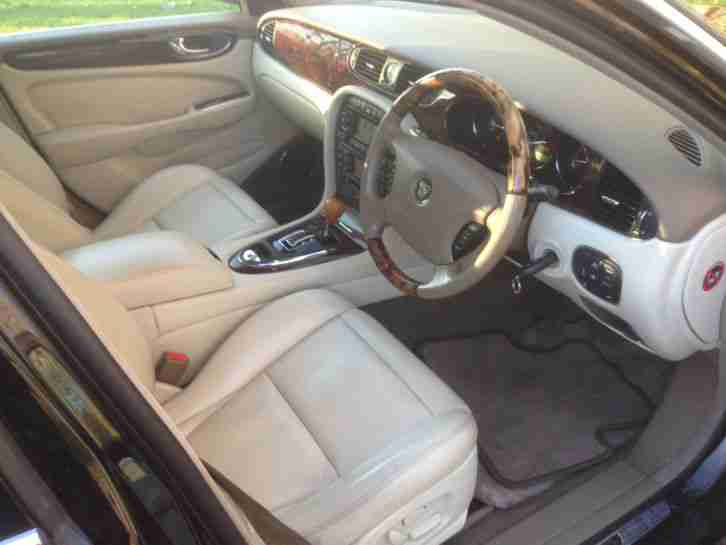 JAGUAR XJ6 2004 3.0 SE BLACK 20" ALLOYS