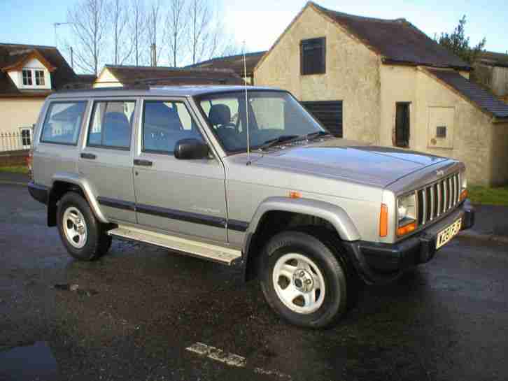 CHEROKEE 2.5TD 4X4 TURBO DIESEL METALLIC