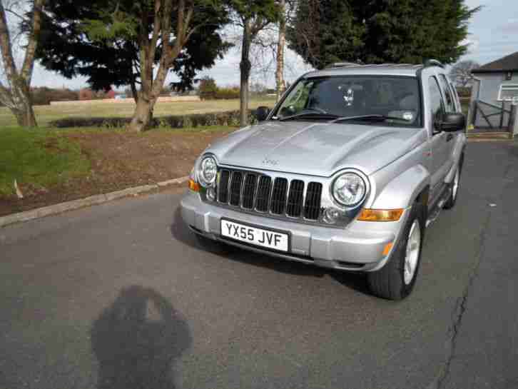 Cherokee 2.8 CRD Limited, Drive Away