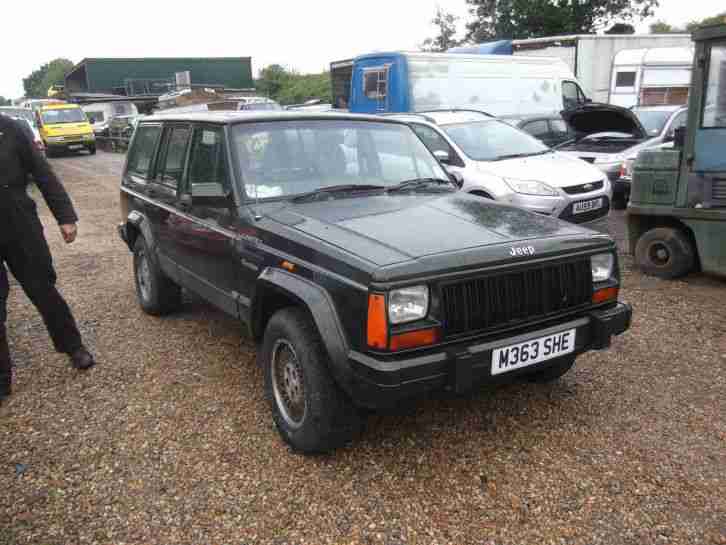 Jeep Cherokee 4.0 Petrol Automatic 4X4 1994 BREAKING FOR SPARES 4.0 Engine