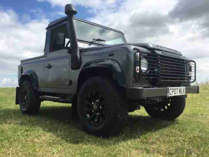 LAND ROVER DEFENDER 90 COUNTY PICK UP