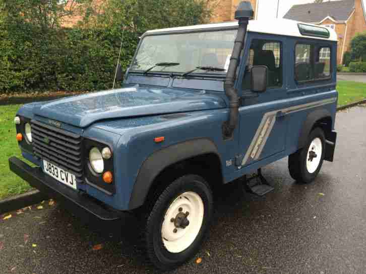 LAND ROVER DEFENDER 90 STATION WAGON 7 SEATS