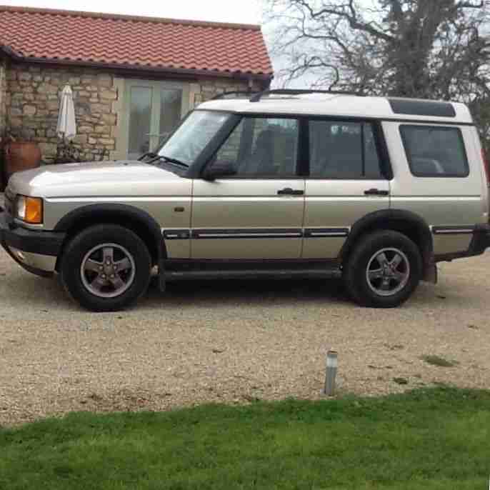 LAND ROVER DISCOVERY TD5 ADVENTURER GOLD