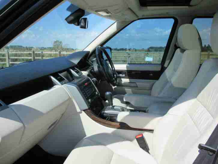 LAND ROVER RANGE ROVER SP HST TDV8 6 SPEED AUTO DIESEL - BLACK