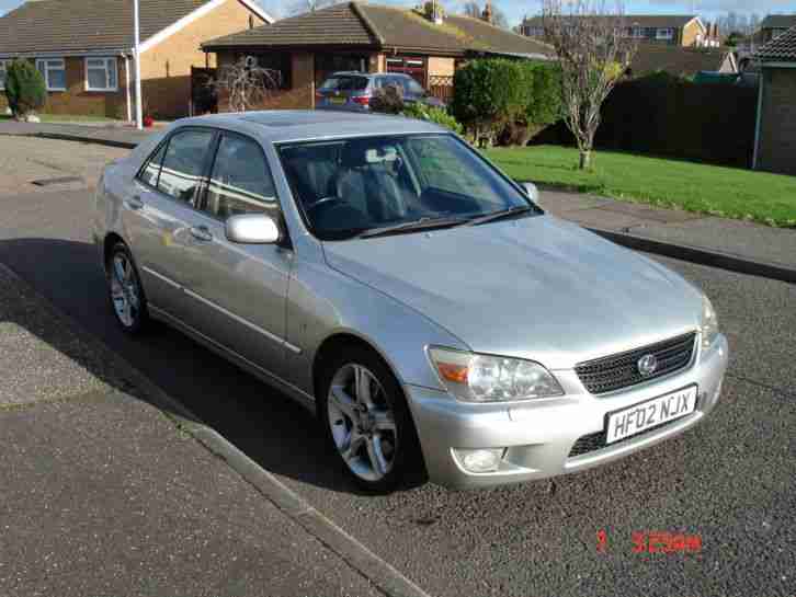 LEXUS IS 200 SE AUTOMATIC SILVER WITH HALF LEATHER TRIM,NEW TIMING BELT.
