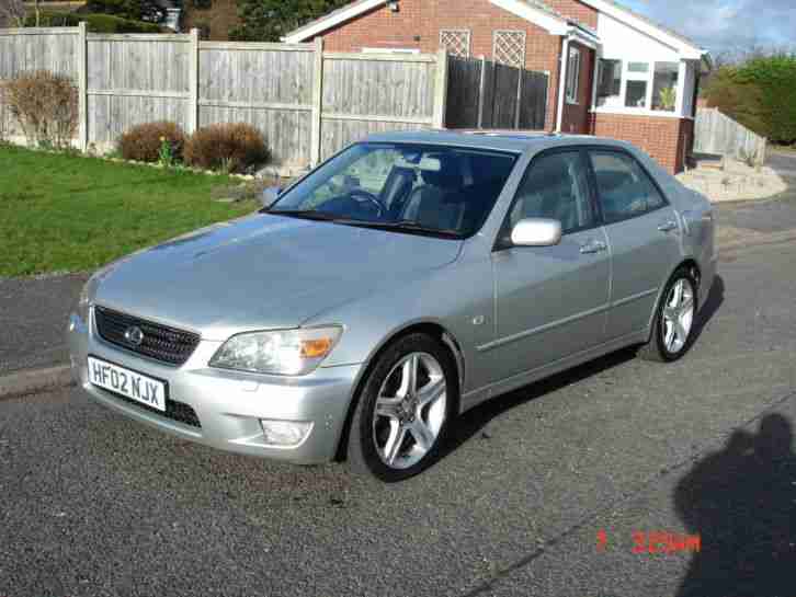 LEXUS IS 200 SE**** AUTOMATIC**** SILVER WITH HALF LEATHER TRIM,NEW TIMING BELT.