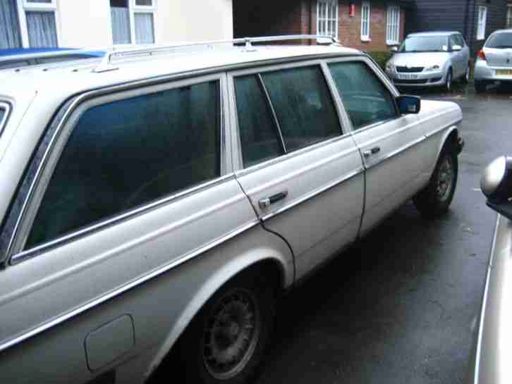LHD Mercedes 240TD 123 series estate