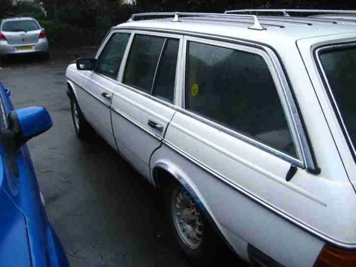 LHD Mercedes 240TD 123 series estate