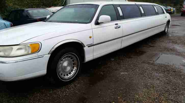 LINCOLN LIMO WITH SVA PAPERS .. ONLY 79,000 GENUINE MILES.