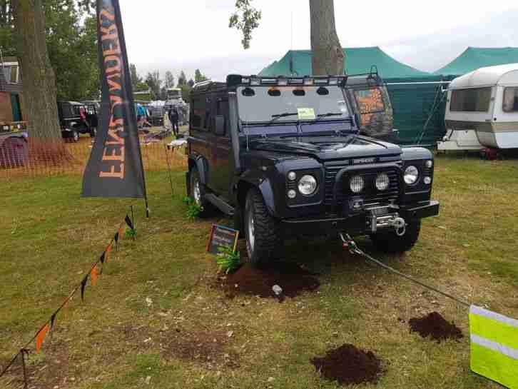 Land Rover Defender 90 County Station Wagon