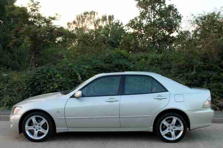 Lexus IS 200 2.0 S