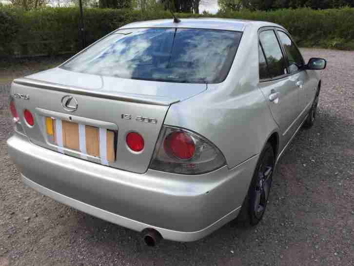 Lexus IS 200 2.0 SE.2 owners. Fully serviced.