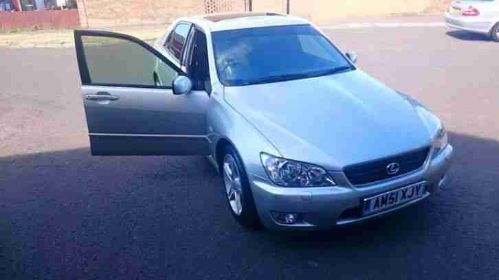 Lexus is300 silver/gold automatic