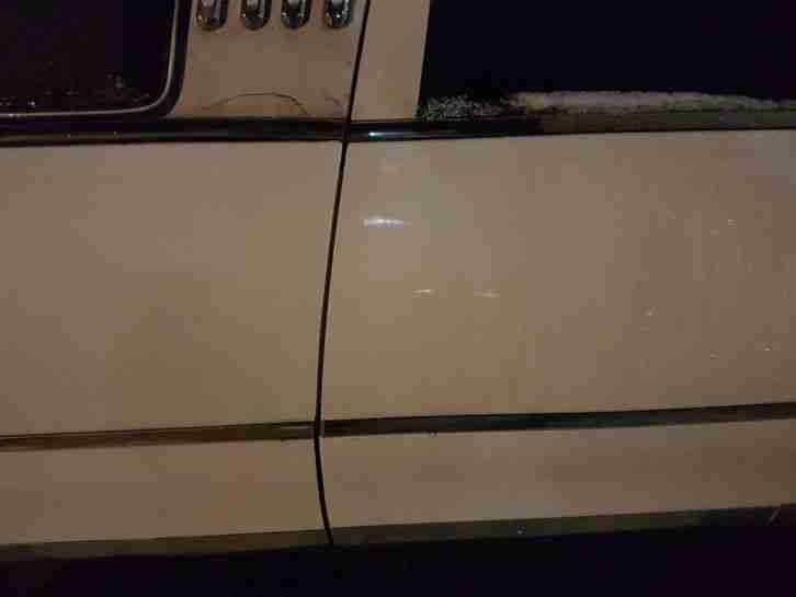 Limousine Lincoln Town Car 2002 FORD WHITE