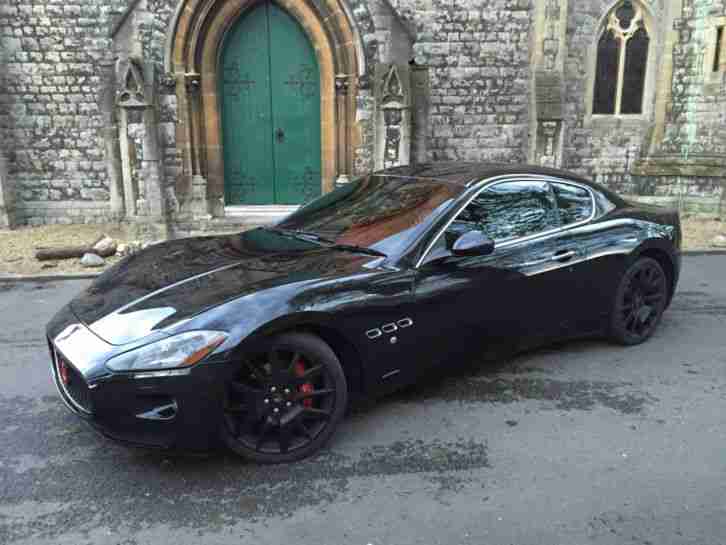 GRANTURISMO V8 AUTO TRIPLE BLACK