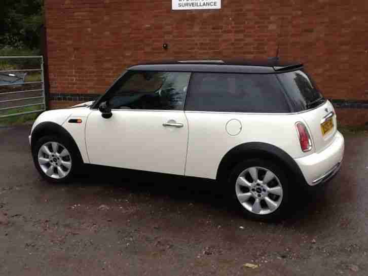 COOPER 1.6 WHITE LOW MILAGE EXCELLENT